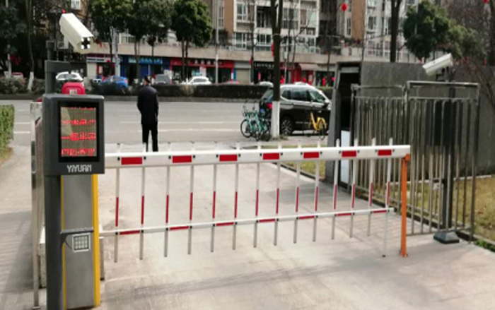 四川民委办公楼停车场